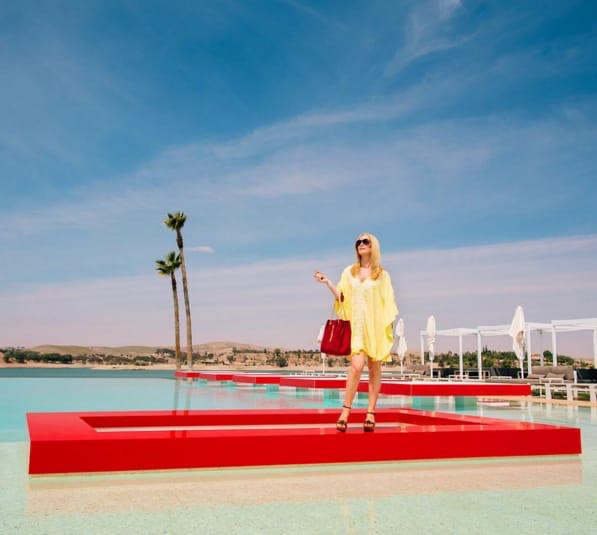 Détente au bord de la piscine